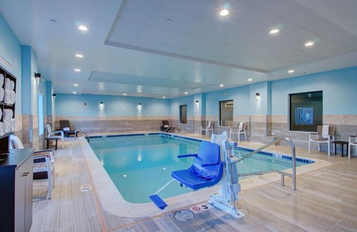 Stoughton Hotel | Hampton Inn & Suites Boston/Stoughton, Ma