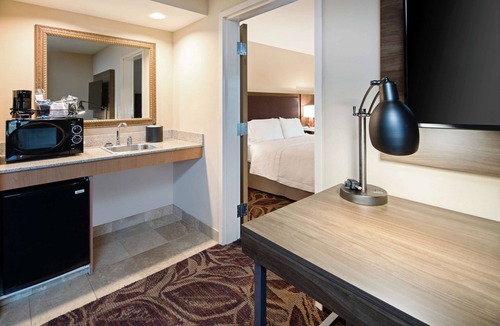 Bremerton Hotel | Hampton Inn & Suites Bremerton