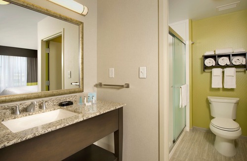 Cheektowaga Hotel | Hampton Inn & Suites Buffalo Airport