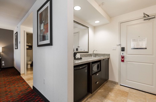 South Lethbridge Hotel | Hampton Inn & Suites by Hilton Lethbridge