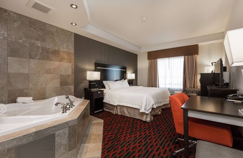South Lethbridge Hotel | Hampton Inn & Suites by Hilton Lethbridge