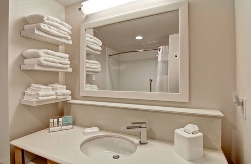 North Industrial Hotel | Hampton Inn & Suites by Hilton Saskatoon Airport