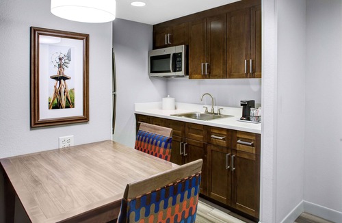 Pittsburg Hotel | Hampton Inn & Suites by Hilton Pittsburg Kansas Crossing