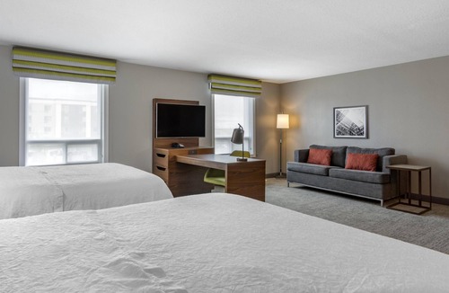 West Edmonton Hotel | Hampton Inn & Suites by Hilton Edmonton/West