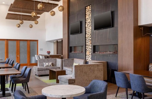 Windsor Hotel | Hampton Inn & Suites by Hilton Windsor