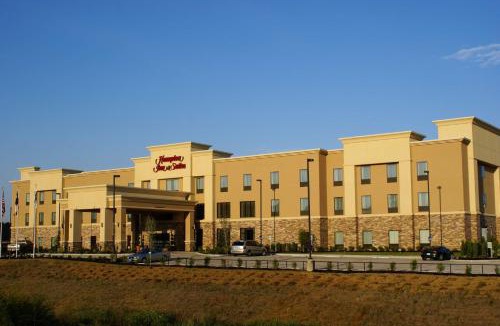 Center Hotel | Hampton Inn & Suites Center