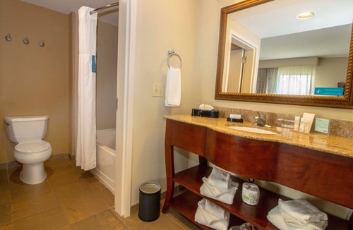 Greenbrier West Hotel | Hampton Inn & Suites Chesapeake-Battlefield Blvd.
