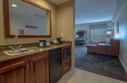 Greenbrier West Hotel | Hampton Inn & Suites Chesapeake-Battlefield Blvd.