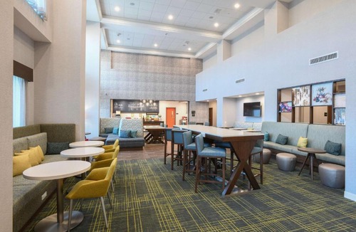 West Chester Hotel | Hampton Inn & Suites Cincinnati Liberty Township