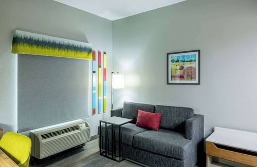 Cleburne Hotel | Hampton Inn & Suites Cleburne