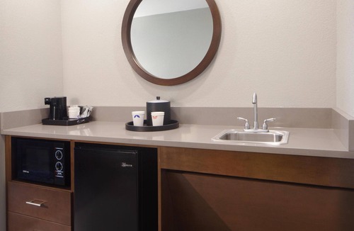 Mentor Hotel | Hampton Inn & Suites Cleveland Mentor