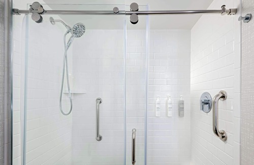 Orange Hotel | Hampton Inn & Suites Cleveland-Beachwood