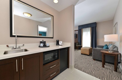 Court Avenue Entertainment District Hotel | Hampton Inn & Suites Des Moines Downtown