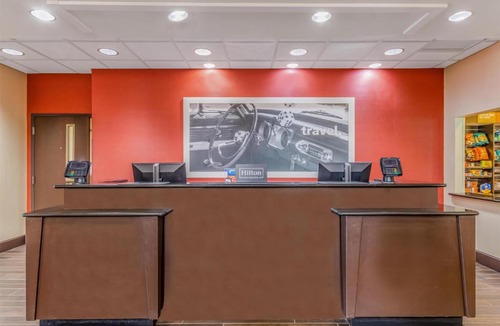 Romulus Hotel | Hampton Inn & Suites Detroit/Airport Romulus