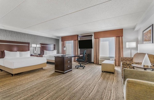 Romulus Hotel | Hampton Inn & Suites Detroit/Airport - Romulus