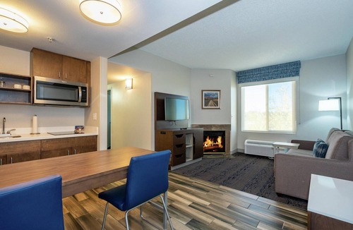 Woodlands Village Hotel | Hampton Inn & Suites Flagstaff