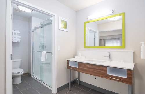 Manchester Hotel | Hampton Inn & Suites Hartford-Manchester
