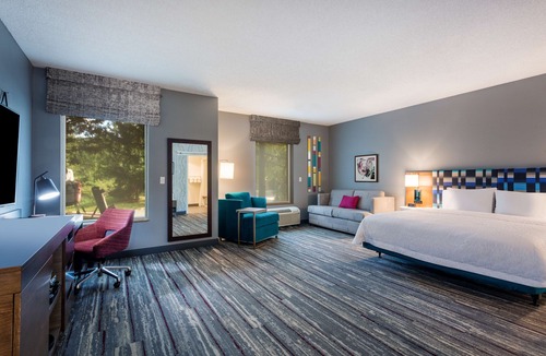 Herndon Hotel | Hampton Inn & Suites Herndon-Reston