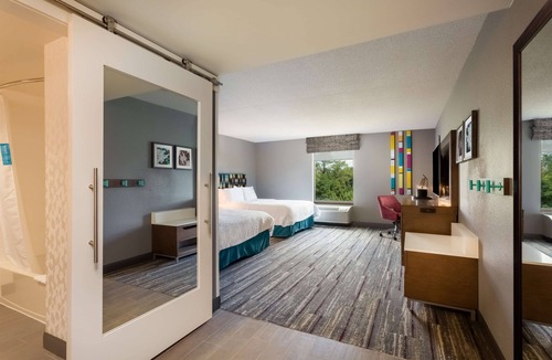 Herndon Hotel | Hampton Inn & Suites Herndon-Reston
