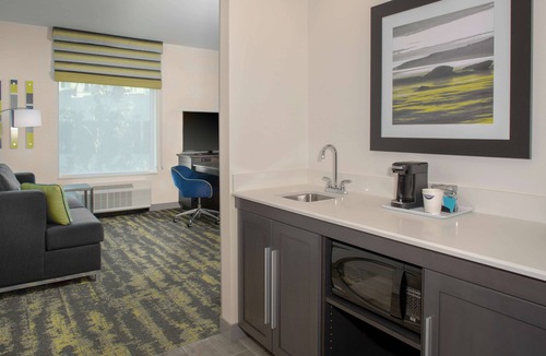 Airport Area Hotel | Hampton Inn & Suites Irvine-Orange County Airport