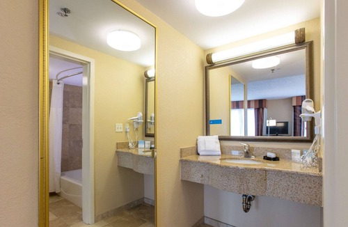 Northside Hotel | Hampton Inn Suites Jacksonville Airport
