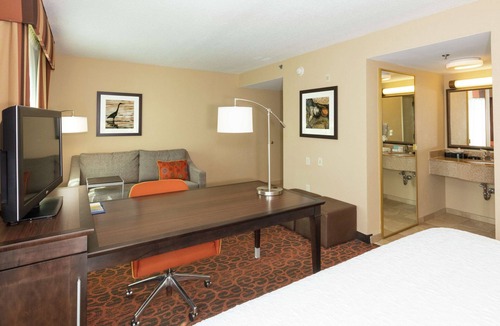 Northside Hotel | Hampton Inn Suites Jacksonville Airport