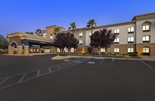 Lancaster Hotel | Hampton Inn & Suites Lancaster
