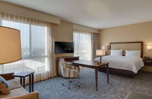 Pacific - Edison Hotel | Hampton Inn & Suites Los Angeles - Glendale