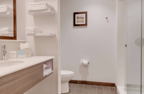 Pacific - Edison Hotel | Hampton Inn & Suites Los Angeles - Glendale
