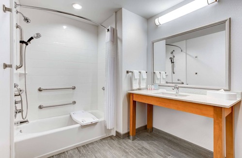 Manchester Hotel | Hampton Inn & Suites Manchester
