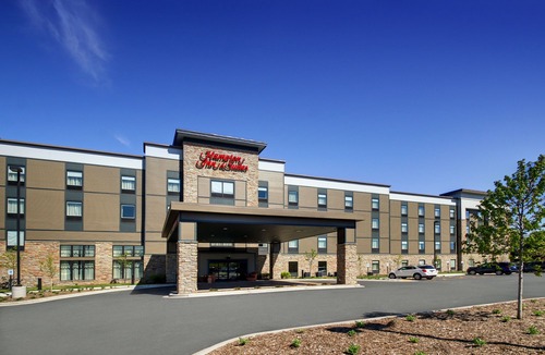 West Allis Hotel | Hampton Inn & Suites Milwaukee West