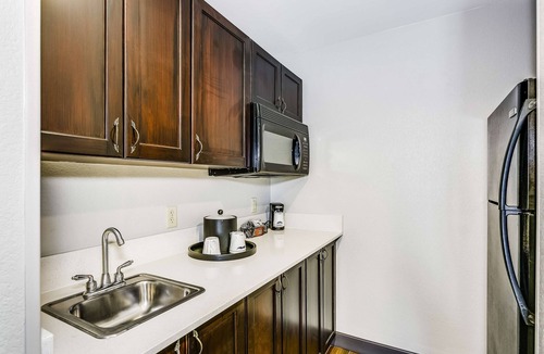 Central Business District Hotel | Hampton Inn & Suites Mobile- Downtown Historic District