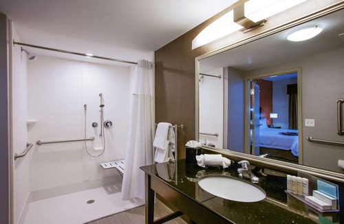 Trevose Hotel | Hampton Inn & Suites Philadelphia/Bensalem