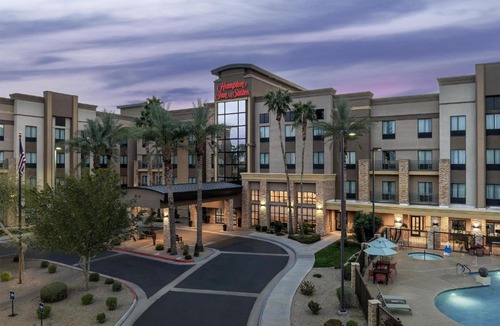 Glendale Sports and Entertainment District Hotel | Hampton Inn & Suites Phoenix Glendale-Westgate