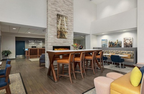 Bairdford Hotel | Hampton Inn & Suites - Pittsburgh/Harmarville, PA