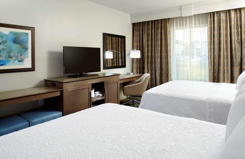 South Hills Hotel | Hampton Inn & Suites Pittsburgh Airport South–Settlers Ridge