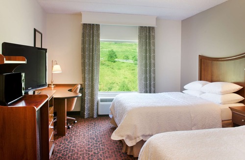 Strabane Hotel | Hampton Inn & Suites Pittsburgh-Meadow Lands