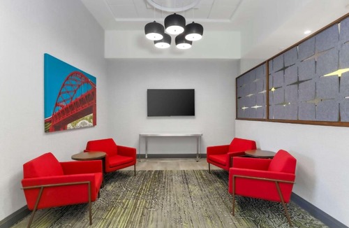 Downtown Pittsburgh Hotel | Hampton Inn & Suites Pittsburgh Downtown