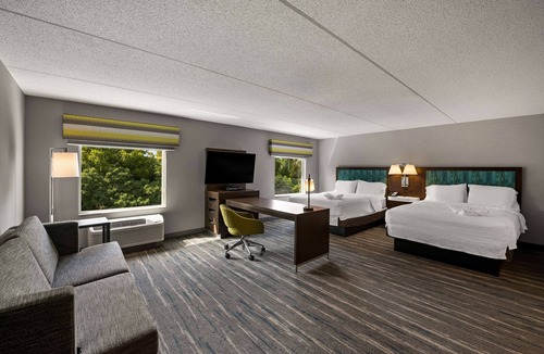 Crown Heights Hotel | Hampton Inn & Suites Poughkeepsie