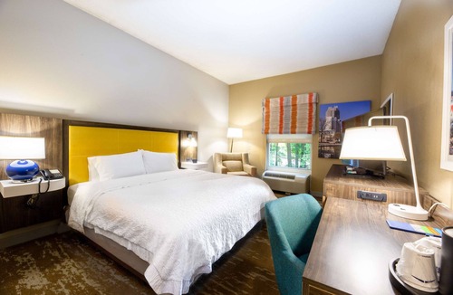 Southwest Raleigh Hotel | Hampton Inn & Suites Raleigh Cary Lenovo Center