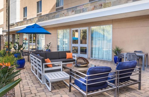 La Sierra Hotel | Hampton Inn & Suites Riverside/Corona East