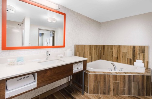 Newbury Park Hotel | Hampton Inn & Suites Thousand Oaks, CA
