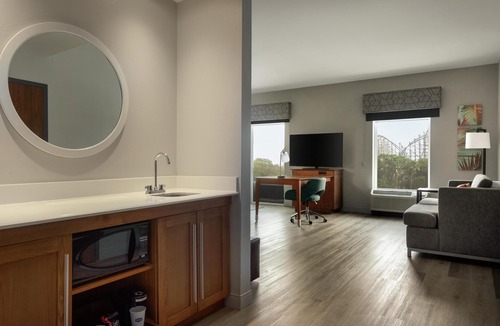 Temple Crest Hotel | Hampton Inn & Suites Tampa Busch Gardens Area