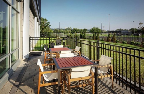 Teaneck Hotel | Hampton Inn & Suites Teaneck/Glenpointe