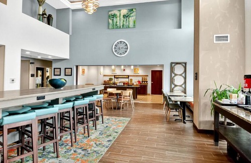 Lake Hallie Hotel | Hampton Inn & Suites Chippewa Falls