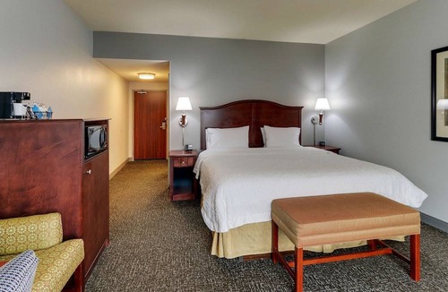 West Newton Hotel | Hampton Inn & Suites Indianapolis-Airport