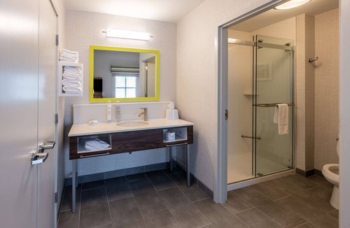 Fredericksburg Hotel | Hampton Inn & Suites Fredericksburg-at Celebrate Virginia