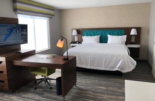 Pekin Hotel | Hampton Inn & Suites