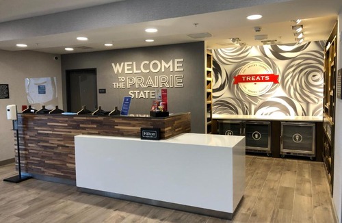 Pekin Hotel | Hampton Inn & Suites
