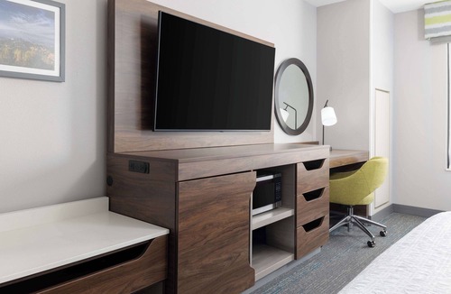 Agua Dulce Hotel | Hampton Inn & Suites Porter Ranch Los Angeles